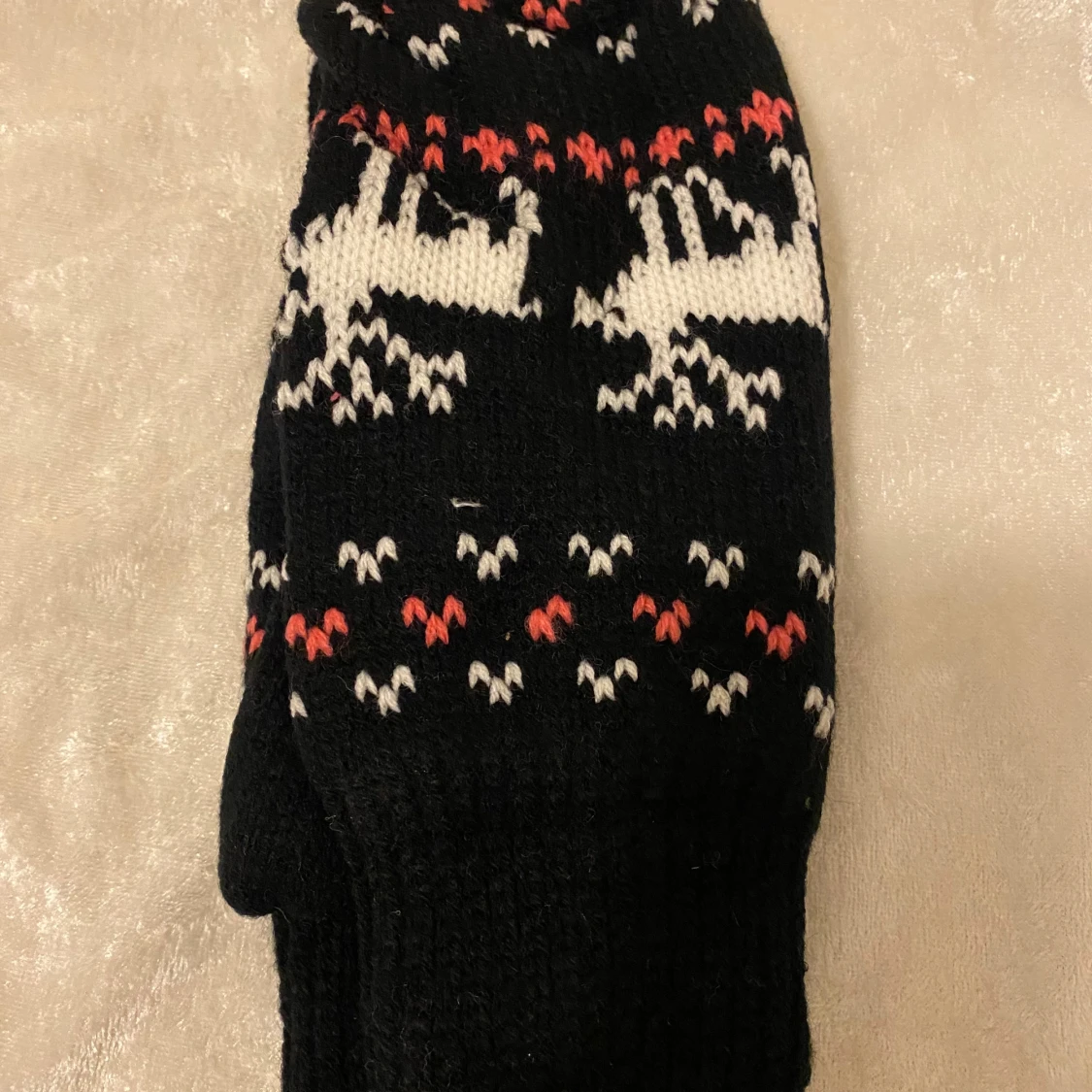 Två par stickade vantar med Fleece Inuti 