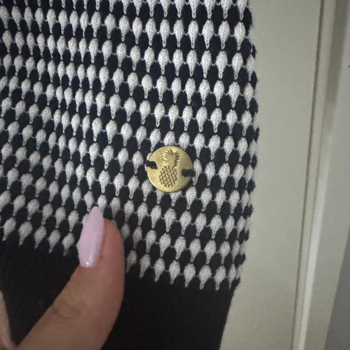 Svartvit mönstrad stickad tröja - 3