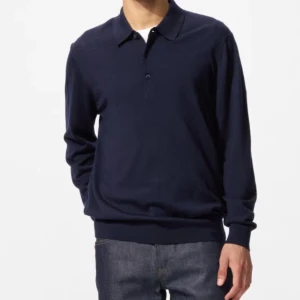 Merinoull tröja  - Merinoull rugby tröja - Uniqlo - Färg: Mörkblå - Storlek: Small - Mycket bra skick, inga tecken på användning - Nypris: 499kr - Mitt pris: 199kr - hör av dig vid funderingar 💫