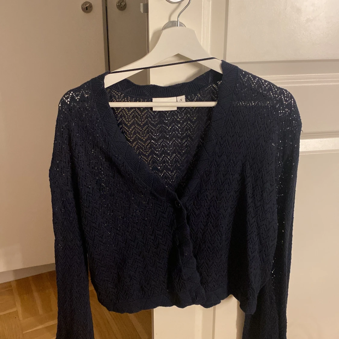 Mörkblå stickad kofta från Kappahl