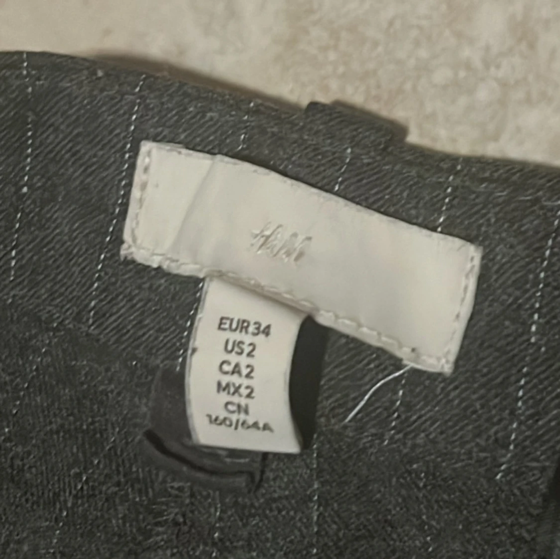 Gråa randiga kostymbyxor H&M 34 - 1
