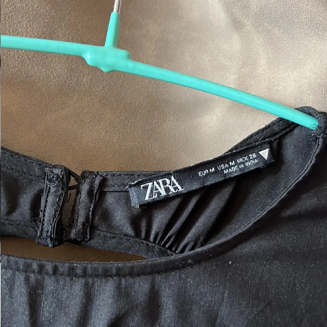 Svart kort klänning från Zara - 2