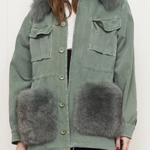 Custommade jacka  - Säljer nu min älskade Custommade jacka i mintgrön, den är i topp skick och går inte att få tag på längre💞storlek S/M