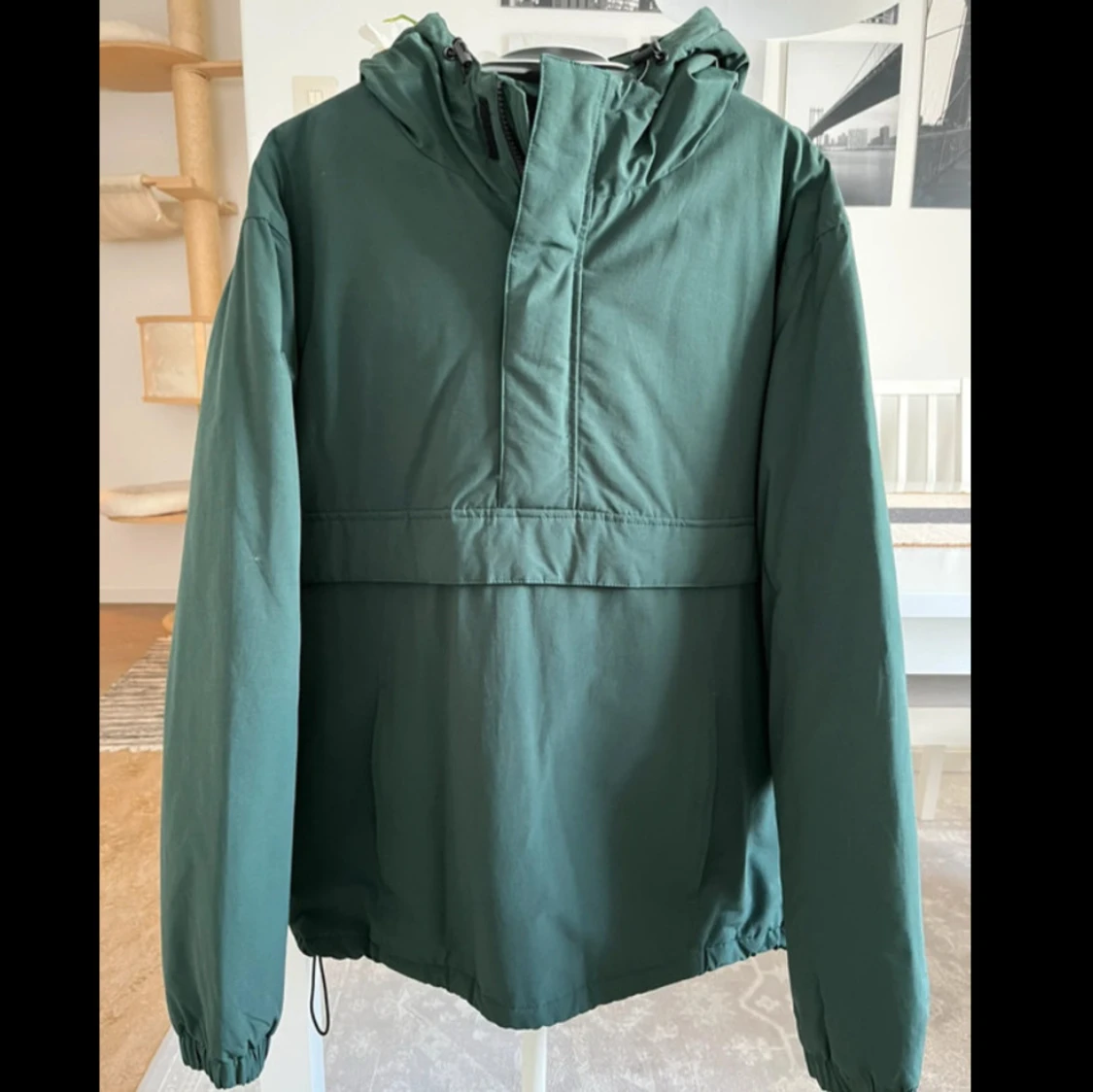Grön vindjacka från Etirel med huva