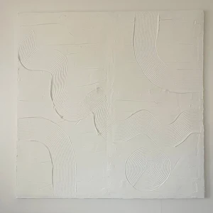 Abstrakt konst  - Vit tavla med abstrakt, upphöjd struktur och mönster.  Orginalmålning av: Greta jägare, signerad på baksidan Material: spackel på canvasduk Mått: är 80x80cm