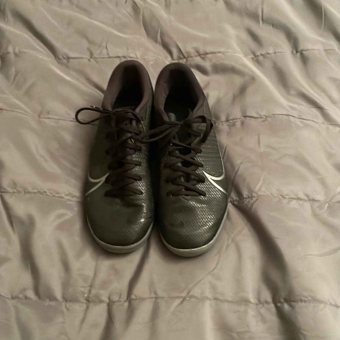 Svarta Nike fotbollsskor strl 38,5