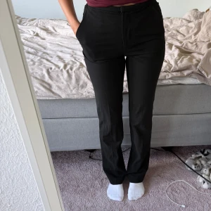 Svarta kostymbyxor  - Snygga svarta kostymbyxor, bra skick 