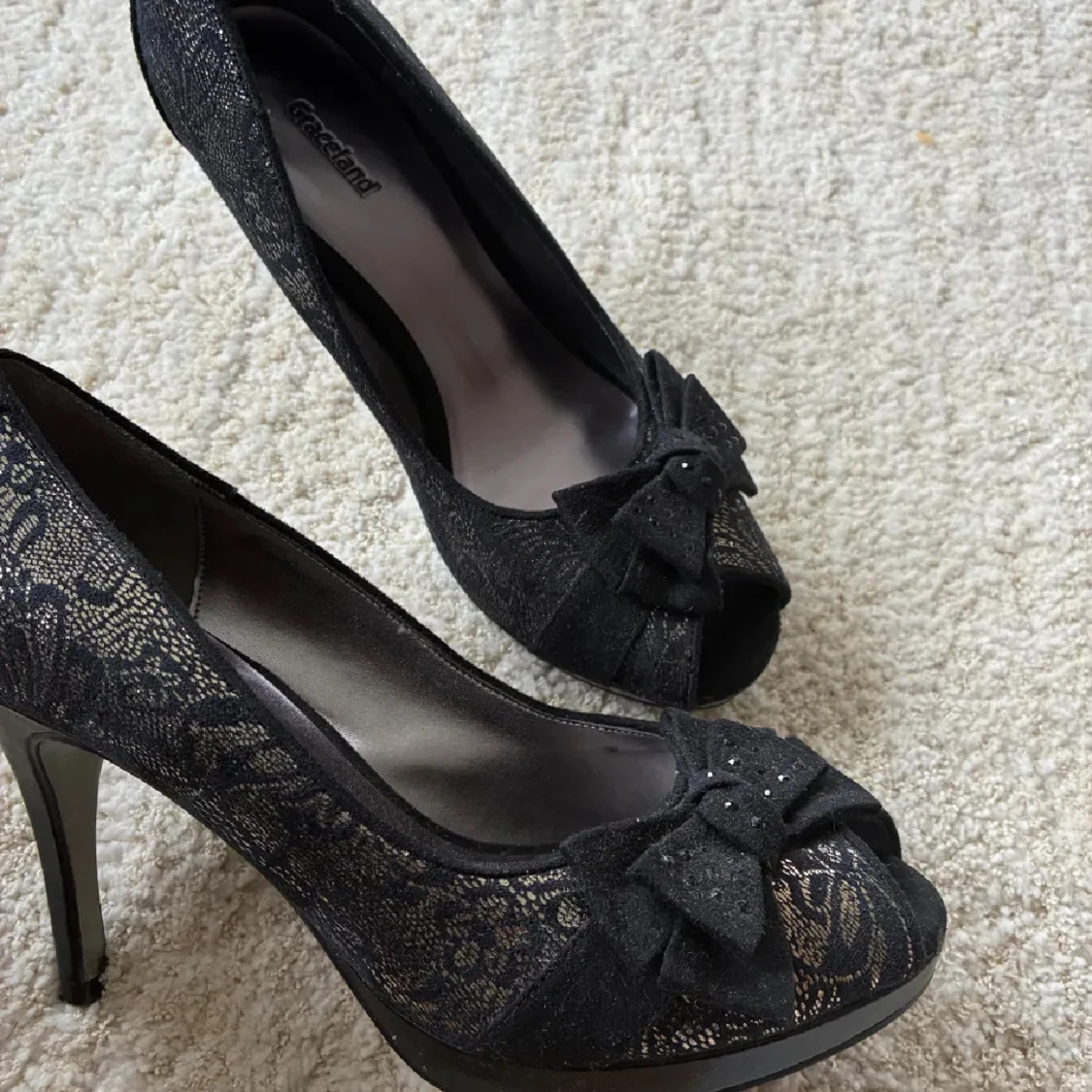 Svarta pumps med rosett från Graceland - 1