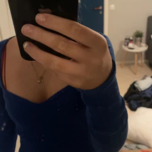 Blå Urringad Magtröja - Har aldrig använt och är i helt nytt skick och finns inga tecken på använding. Inga fläckar eller andra skador. Priset kan diskuteras!