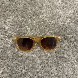 Solglasögon  - Snygga glasögon från Glitter 