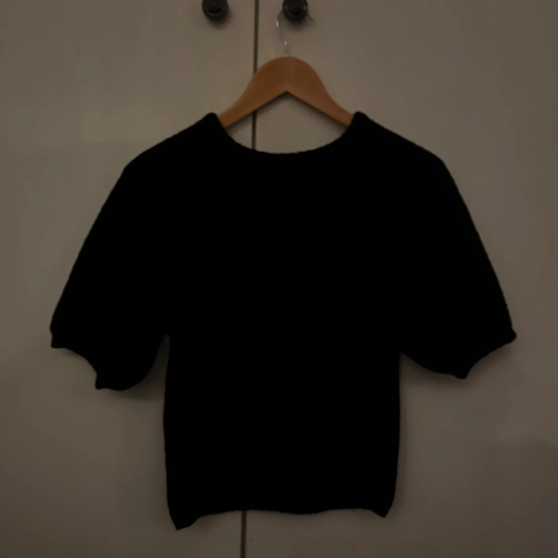 Svart stickad topp  - 1