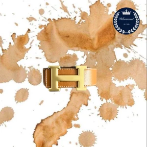 Hermès bälte  - Snyggt Hermès-bälte i brunt och svart skinn med ikoniskt H-spänne i guld. Bältet är vändbart med en sida i ljusbrunt och en i svart, vilket gör det superenkelt att matcha till olika outfits. Klassisk design med exklusiv känsla och tydliga sömmar längs kanterna.
