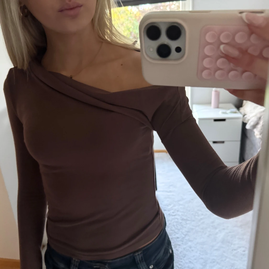 Brun offshoulder topp från Nelly