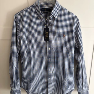 Ralph lauren skjorta - Säljer en Ralph lauren skjorta som är ny, 10/10 skick. Var inte rädda att fråga eller fundera:)