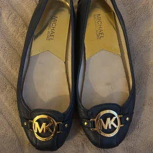 Svarta ballerinaskor Michael Kors - fast pris 300kr går ej ner!!