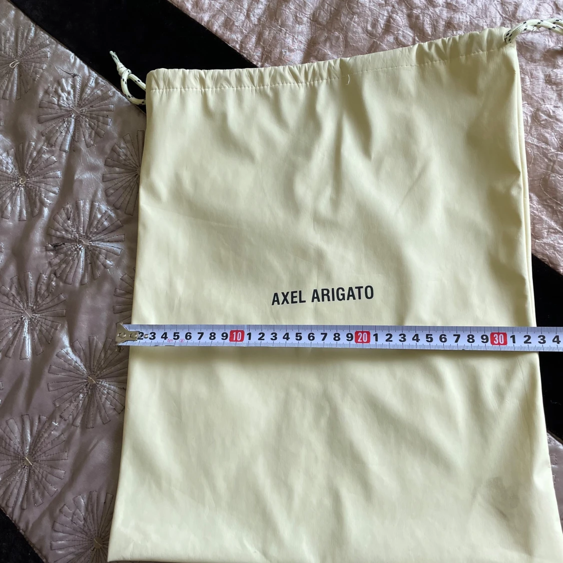 Gul dustbag från Axel Arigato - 2