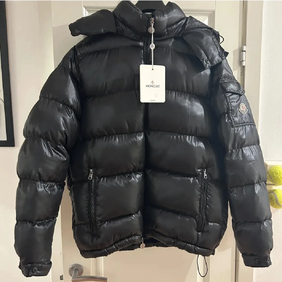 Svart Moncler maja