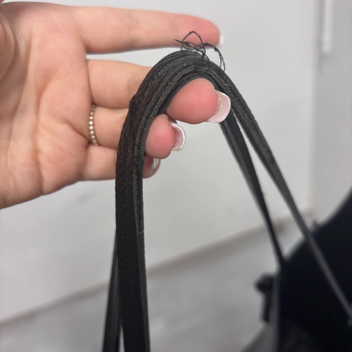 Svart shoppingväska från GinaTricot - 2