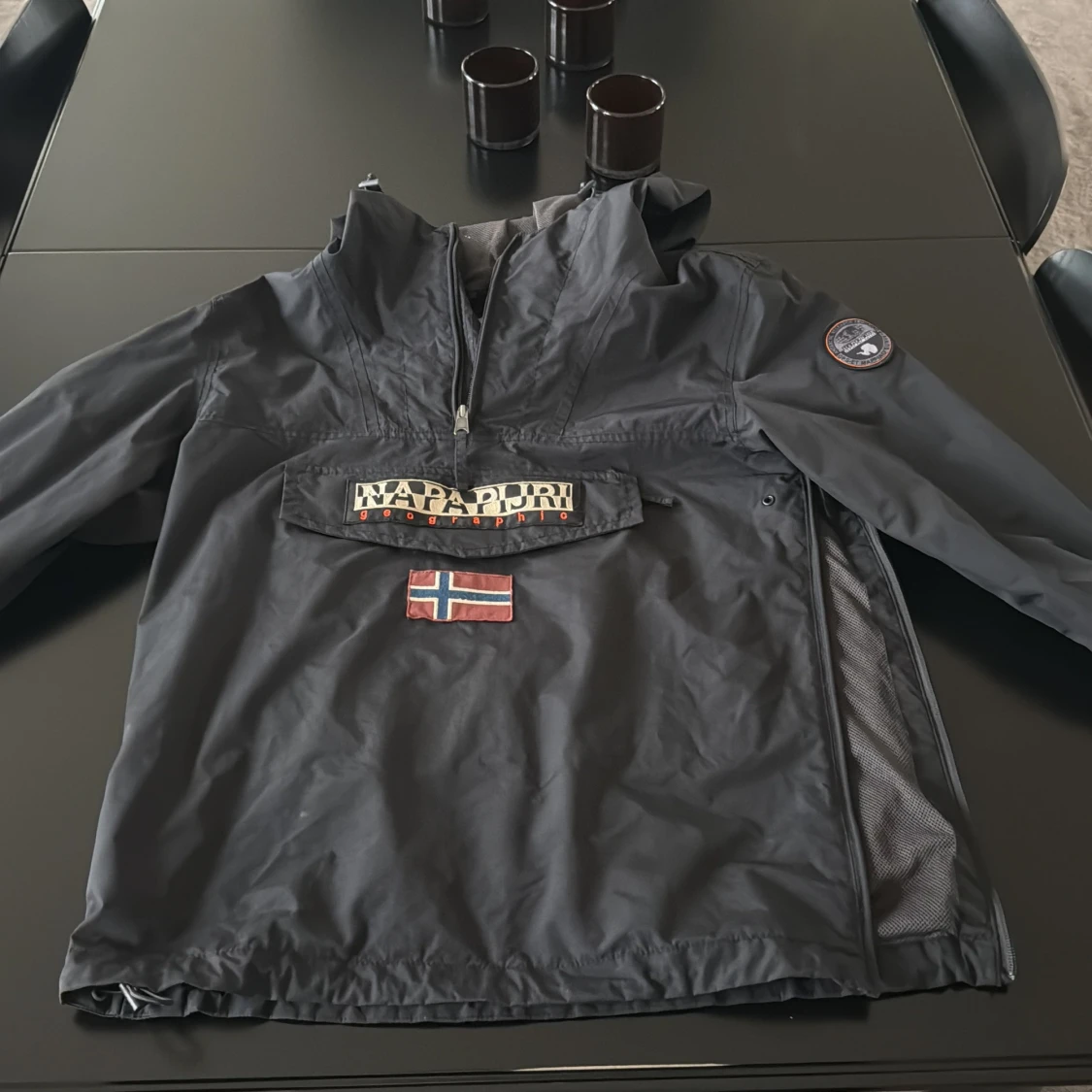 Svart vindjacka från Napapijri