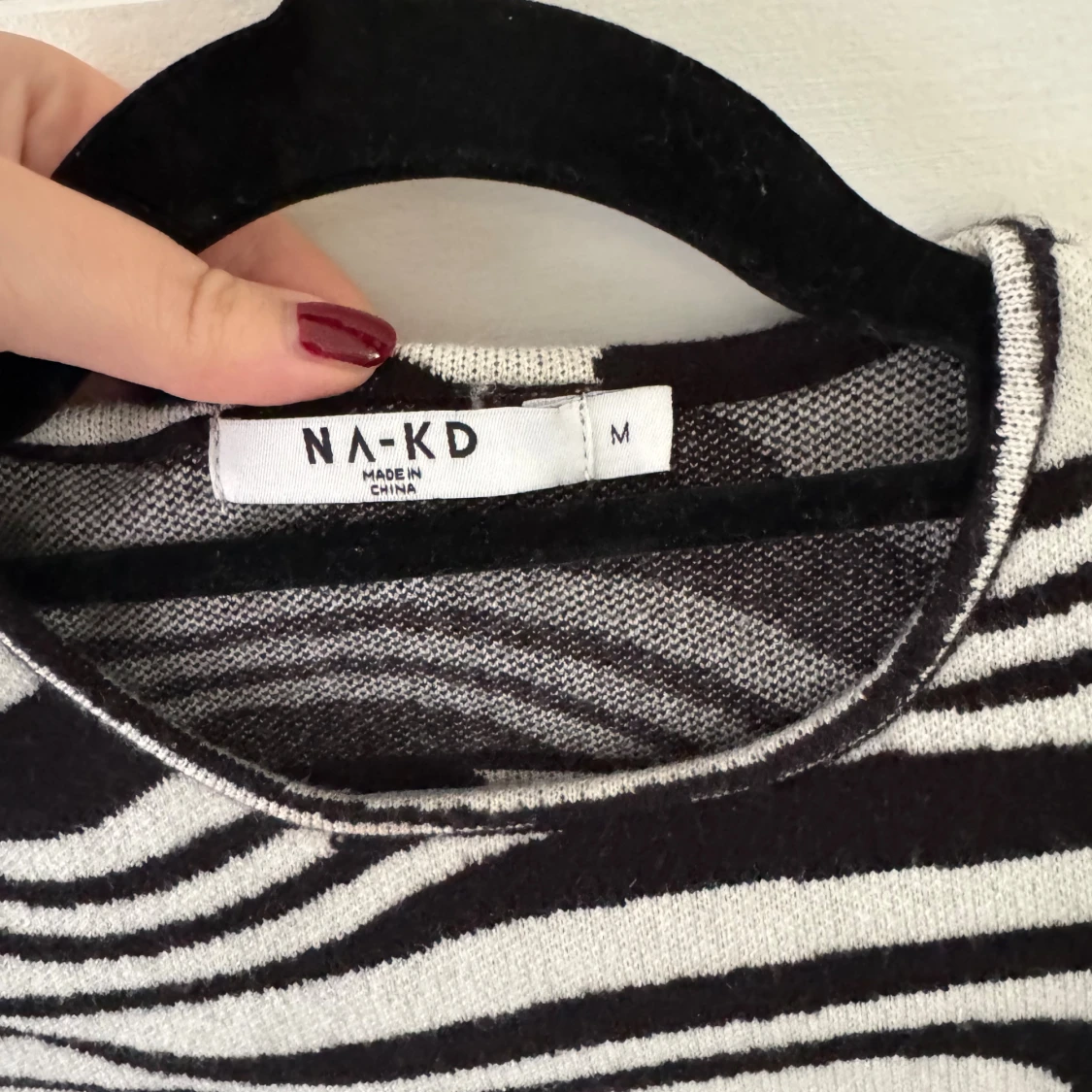 Zebramönstrad klänning från NA-KD - 1