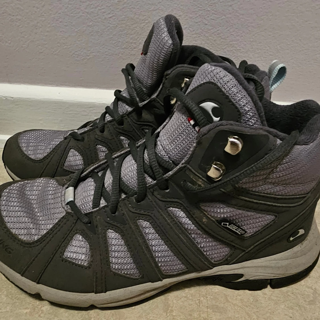 Grå höga kängor från Viking - 1