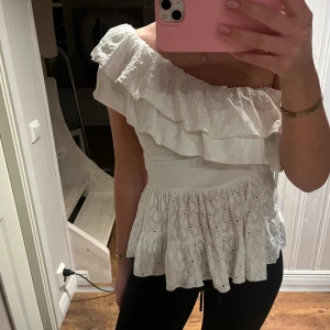 Volang topp - Söt topp från Zara, fint skick. Storlek s💕