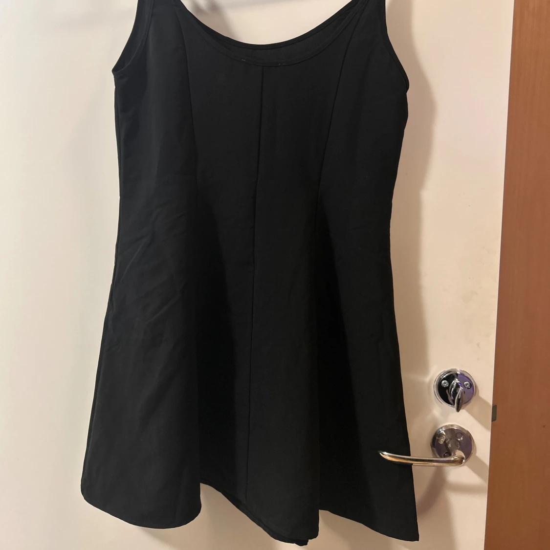 Svart kort klänning från Zara - 1