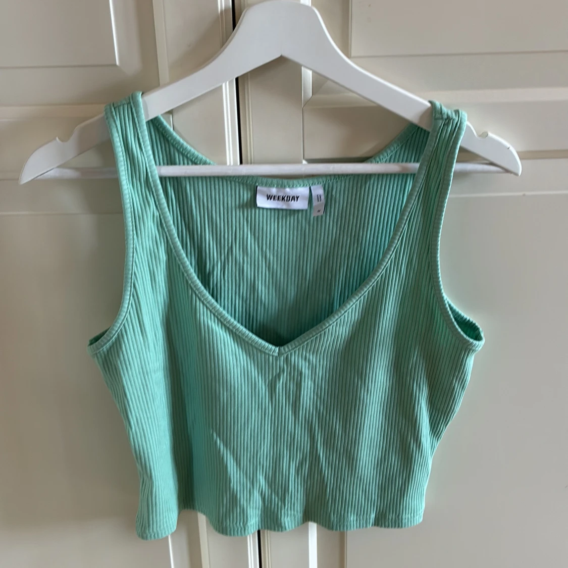 Mintgrön ribbad linnetopp från Weekday