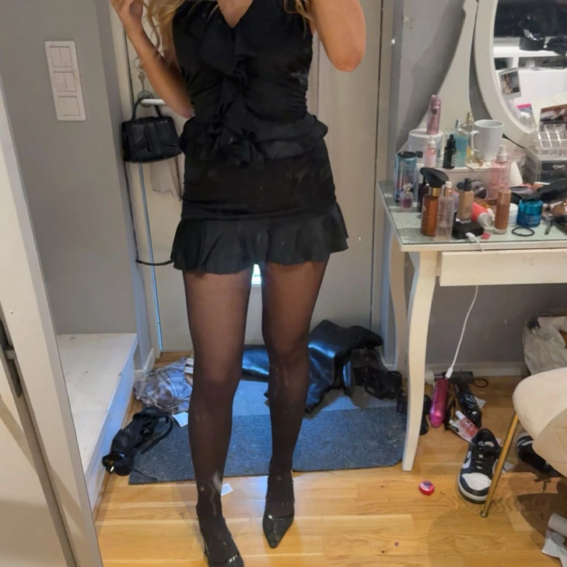 Svart kort volangkjol - 1