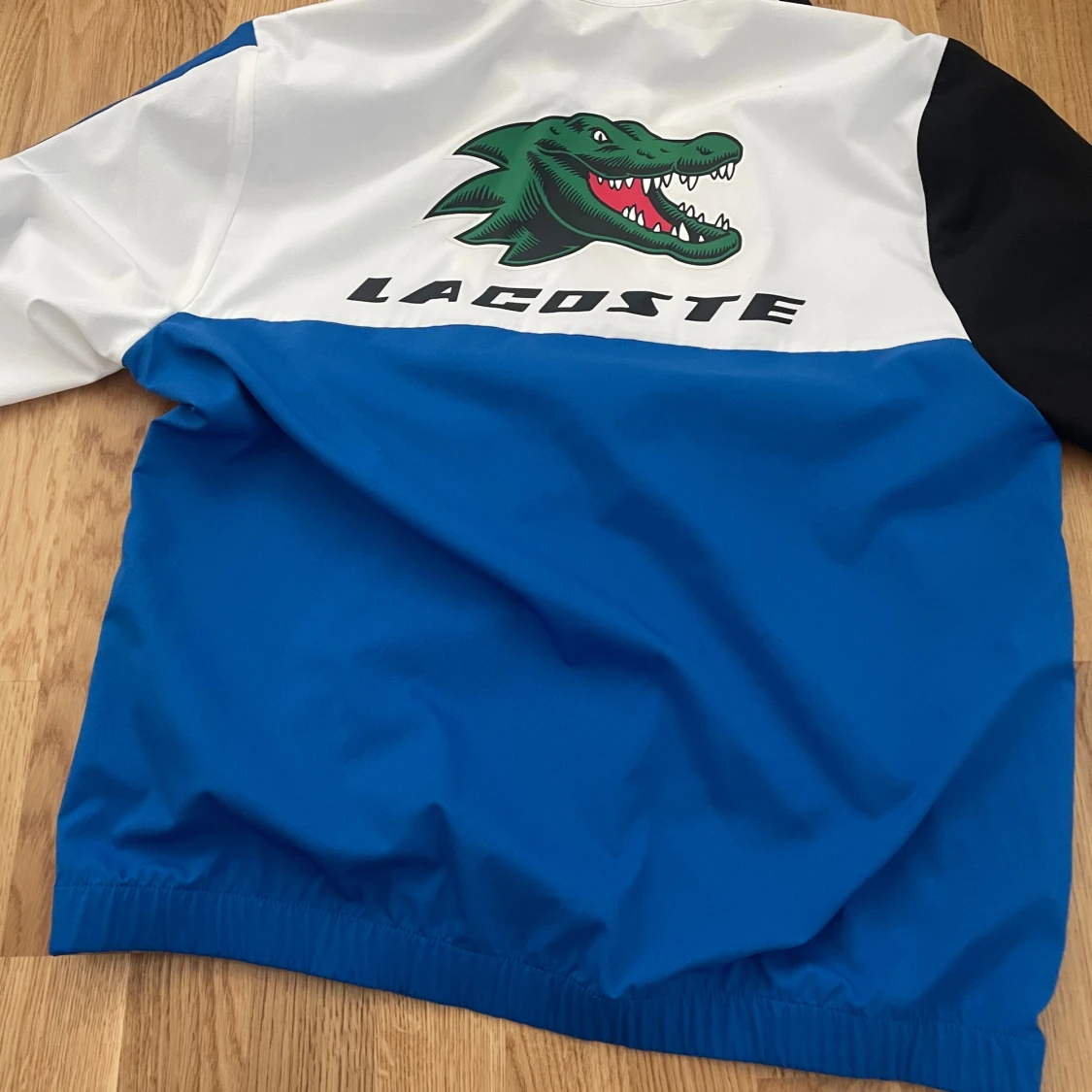 Blå, svart och vit Lacoste sportdress - 3