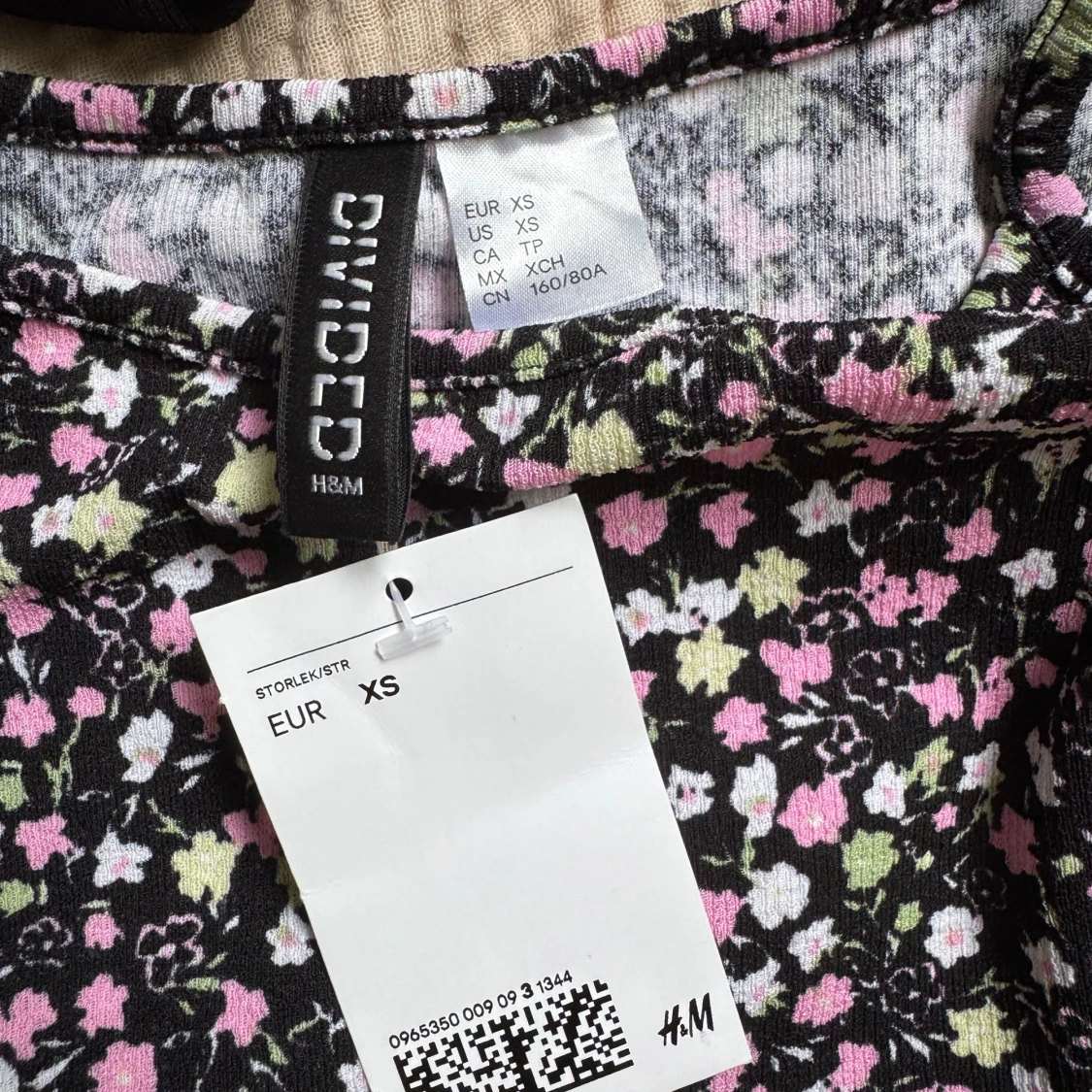 Blommig kortklänning från H&M Divided - 1