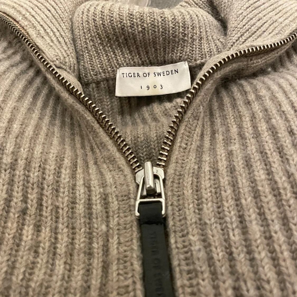 Beige stickad kofta från Tiger of Sweden - 2
