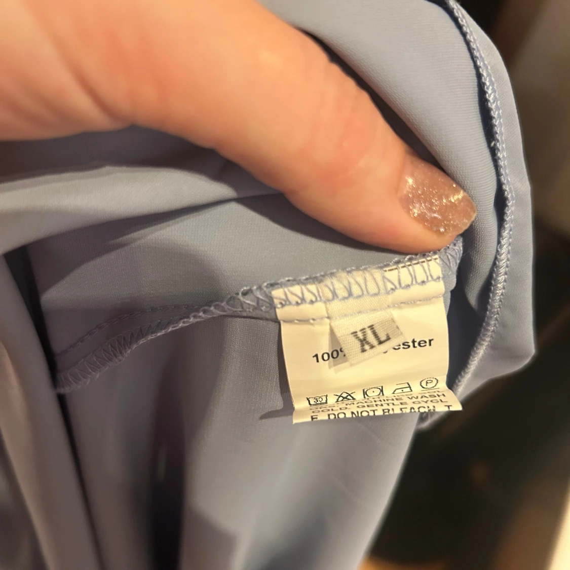 Blå klänning med öppen rugg  - 4