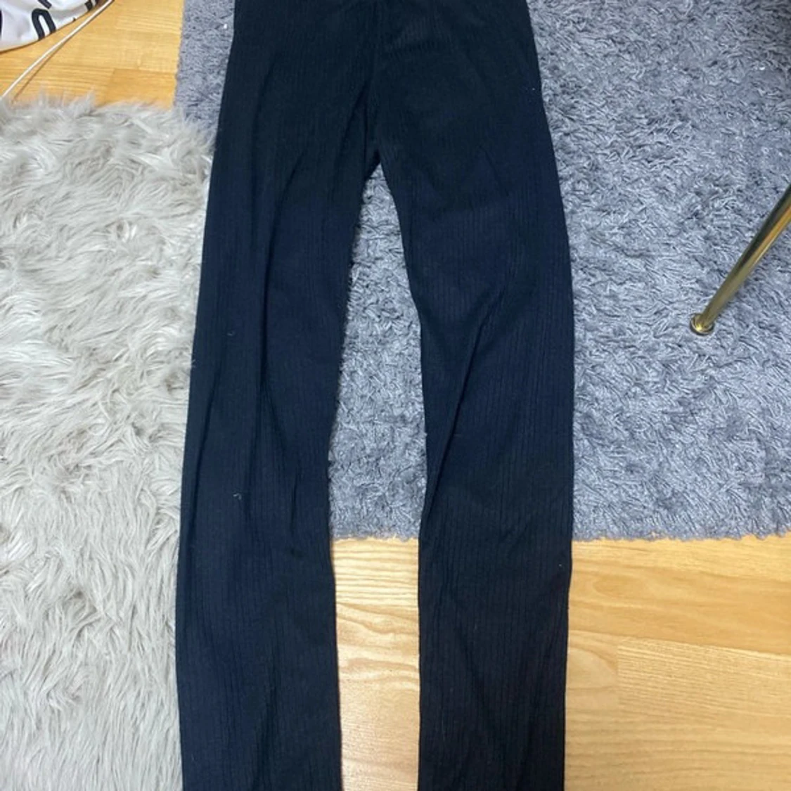 Svarta ribbade leggings från Newbody