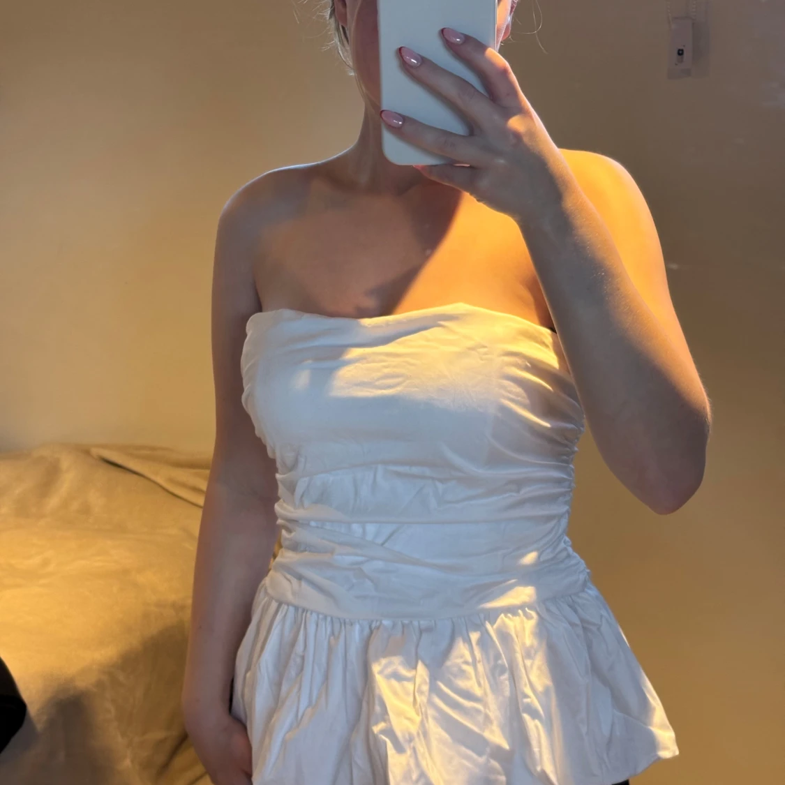 Vit volang tubtopp med peplum - 3