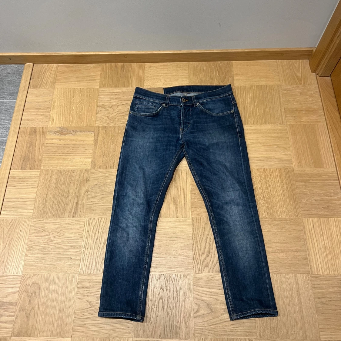 Mörkblå jeans Dondup