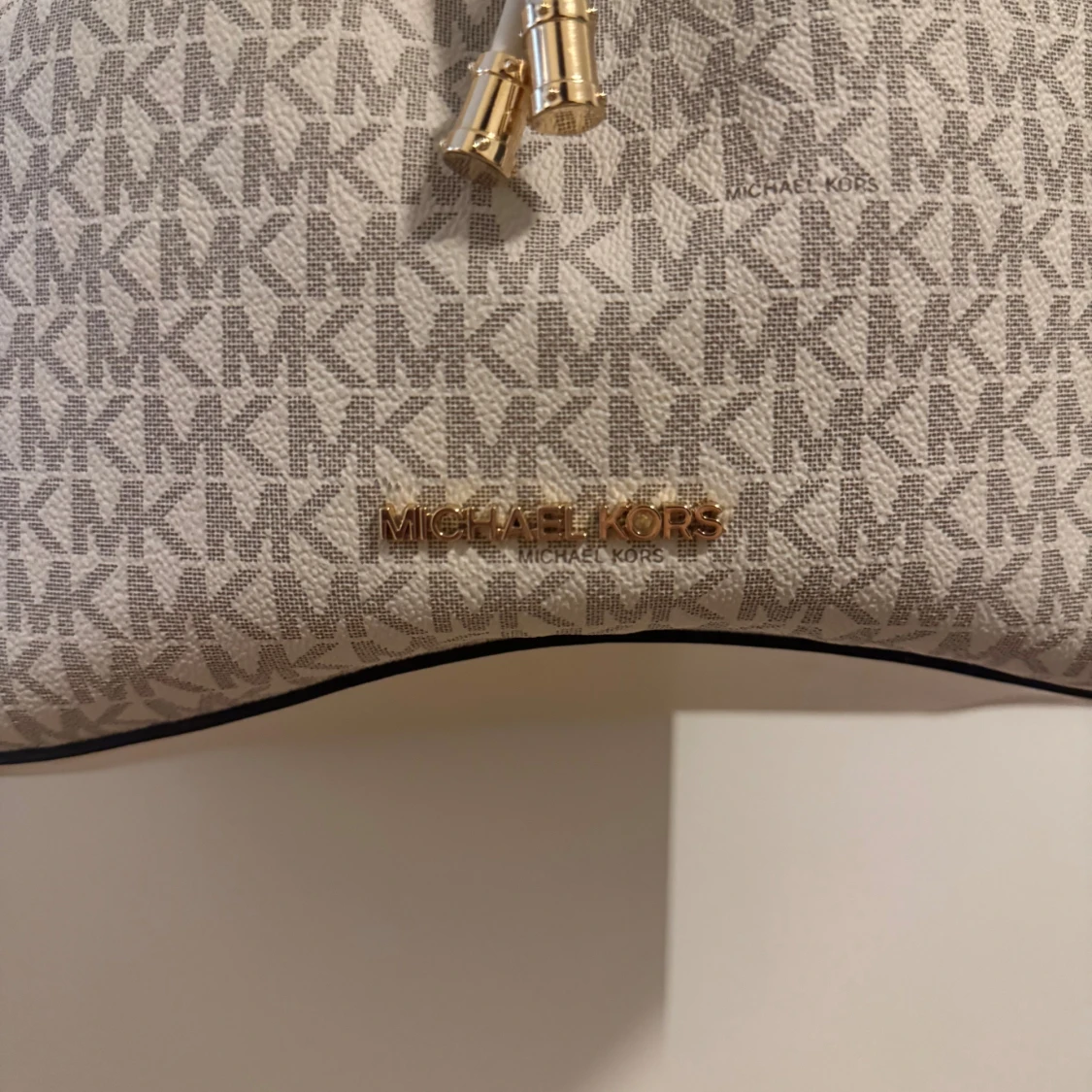 Vit handväska från Michael Kors - 1