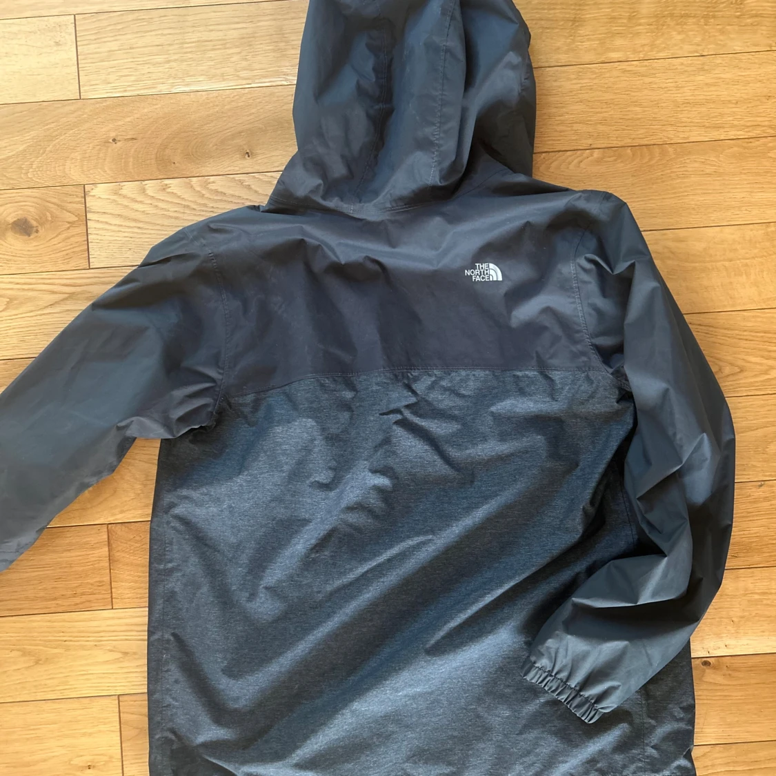 Svart/grå vindjacka från The North Face - 3
