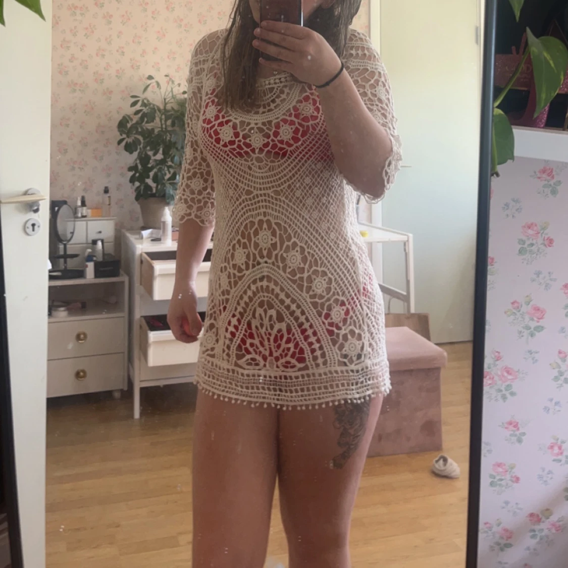 Vit virkad kortklänning med spets - 1