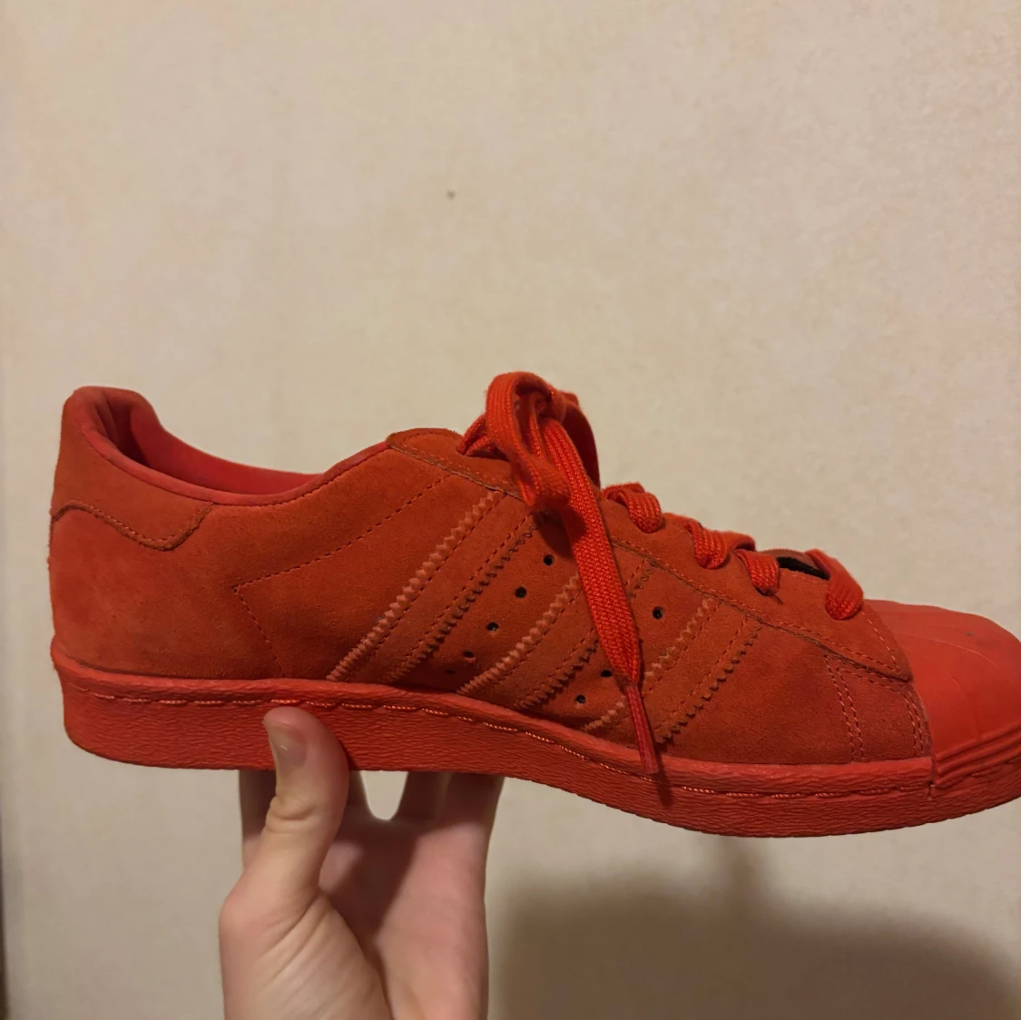 Adidas Superstar röda mockasneakers - 1