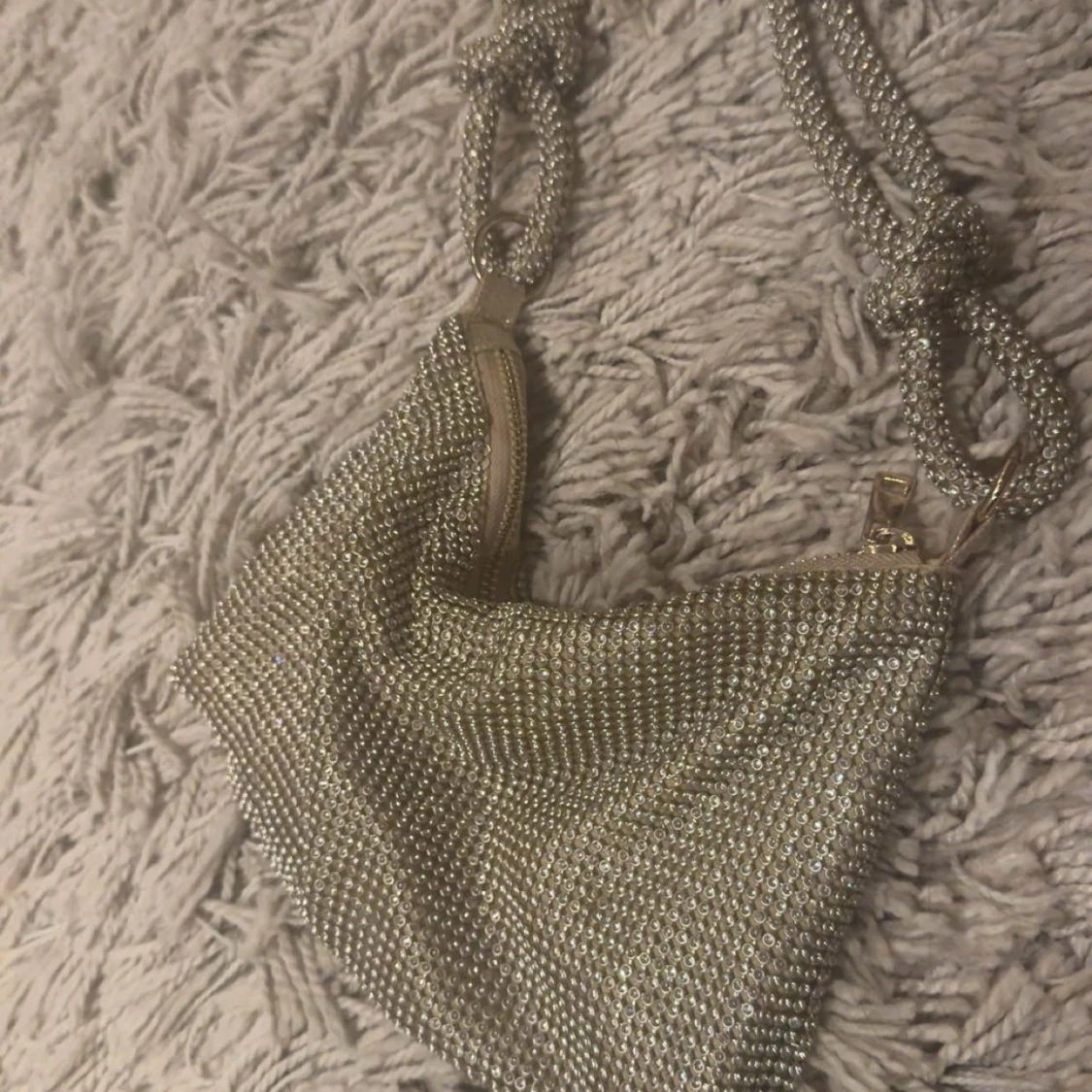 Glittrig väska  - 1