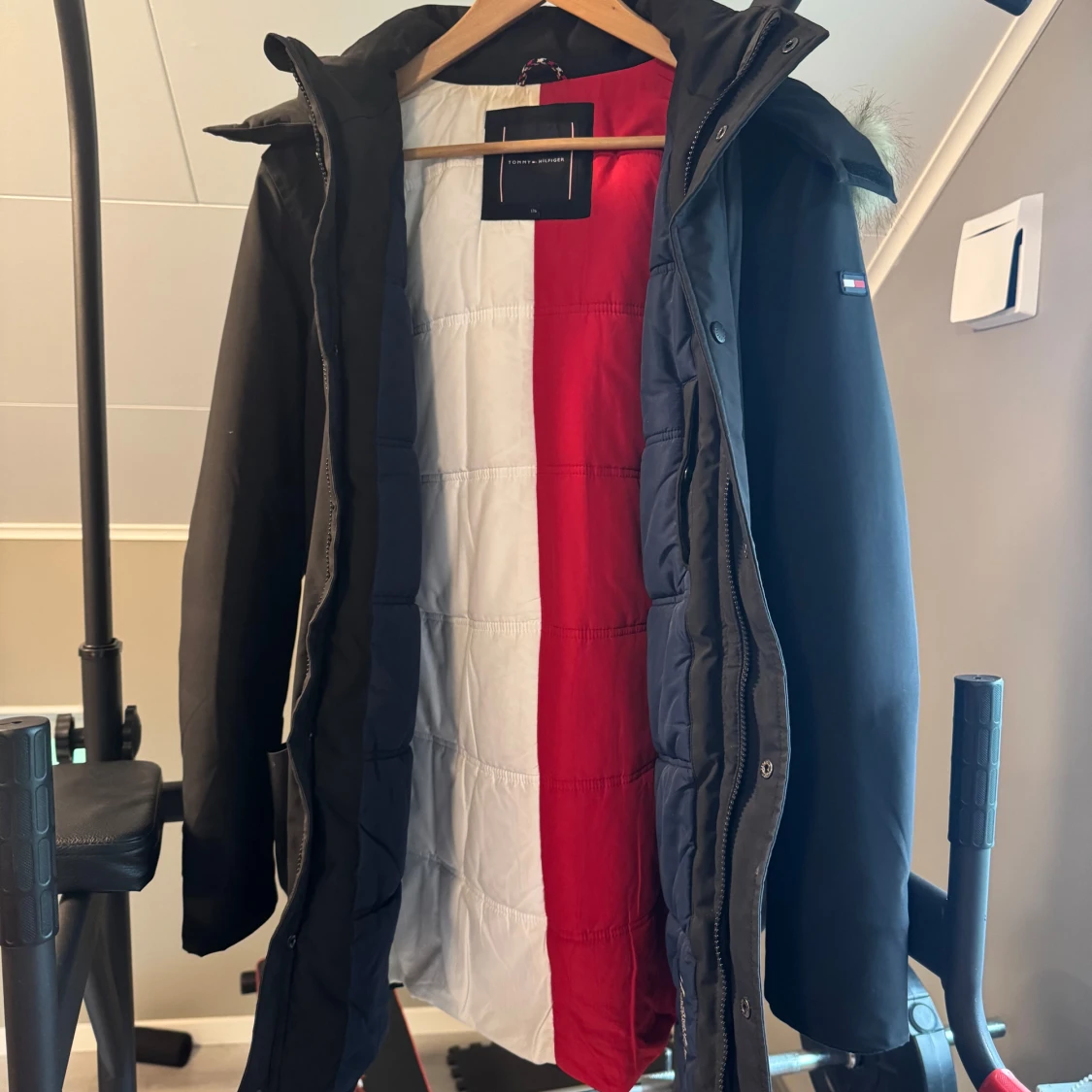 Svart vinterjacka från Tommy Hilfiger - 2