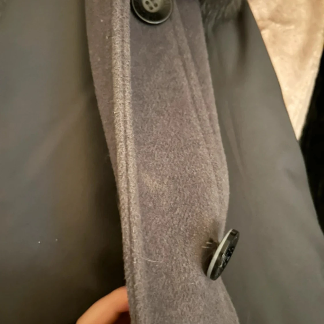 Grå kort jacka med pälskrage från Meotine - 1