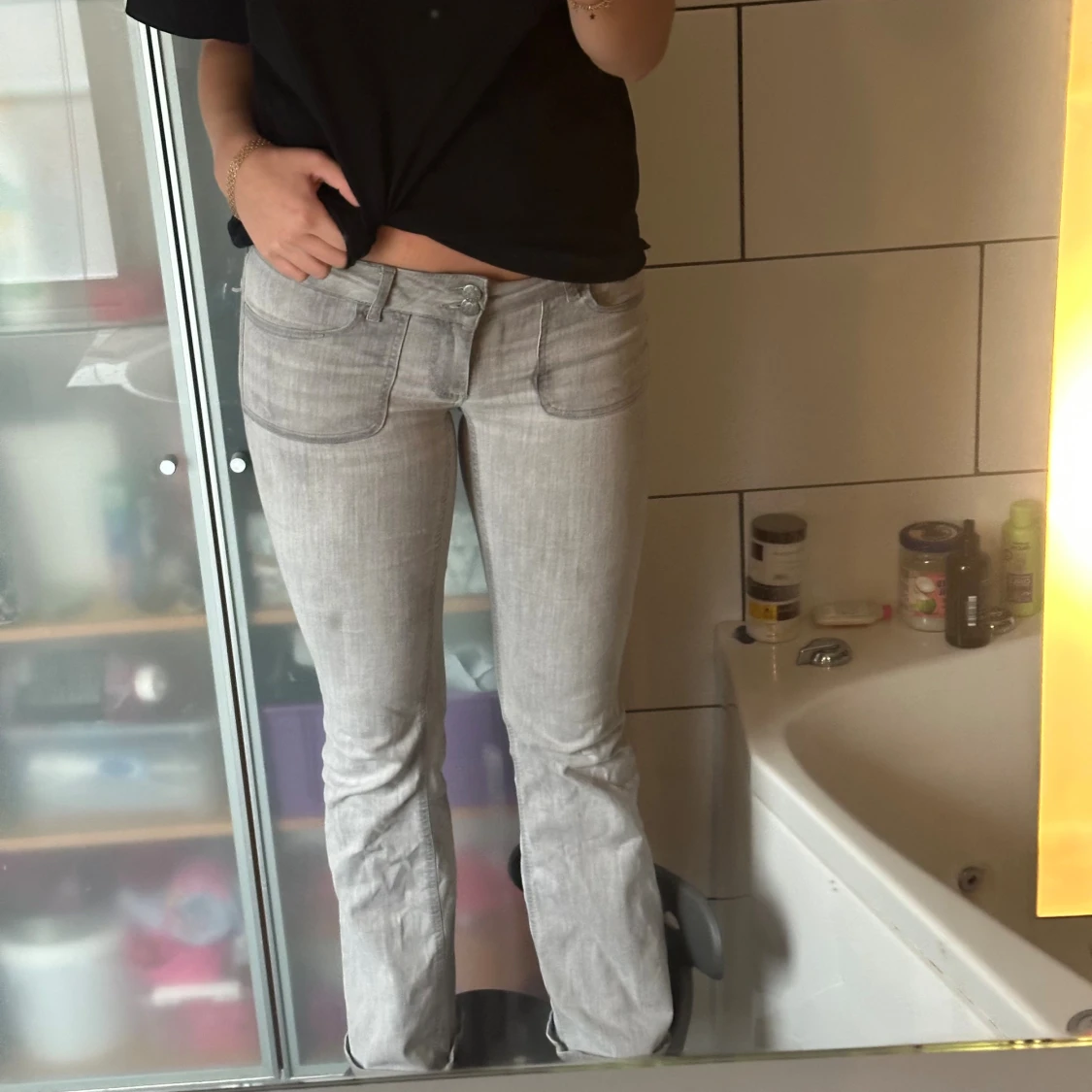 Ljusgrå bootcut jeans med fickor - 2