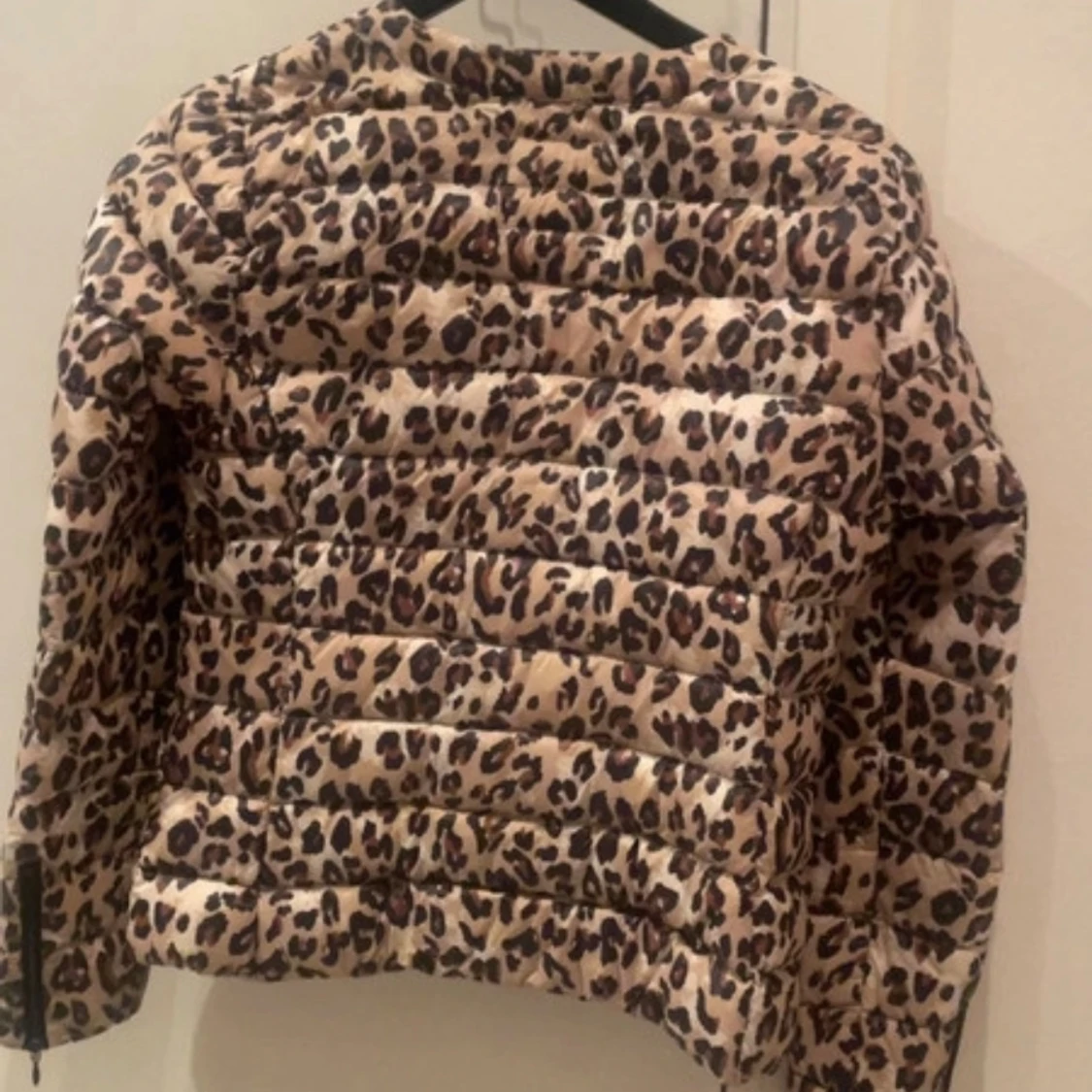 Leopardmönstrad pufferjacka - 2