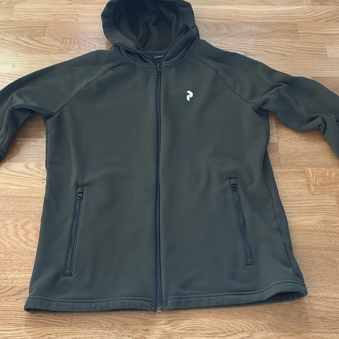 Grön hoodie från Peak Performance S - 1