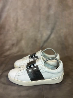 Valentino appens | Dam Storlek 39 - Valentino Opens till damer | Storlek 39, bra skick, defekt på hälarna syns på sista bilden | Äkta 🫡