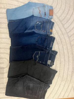 Jeans från olika märken! - De flesta av jeansen finns kvar in o kika profilen!!! Fri frakt - passa på! 