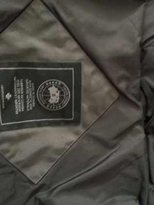 En grå Canada goose black label  -  En grå Canada goose bra for vintern