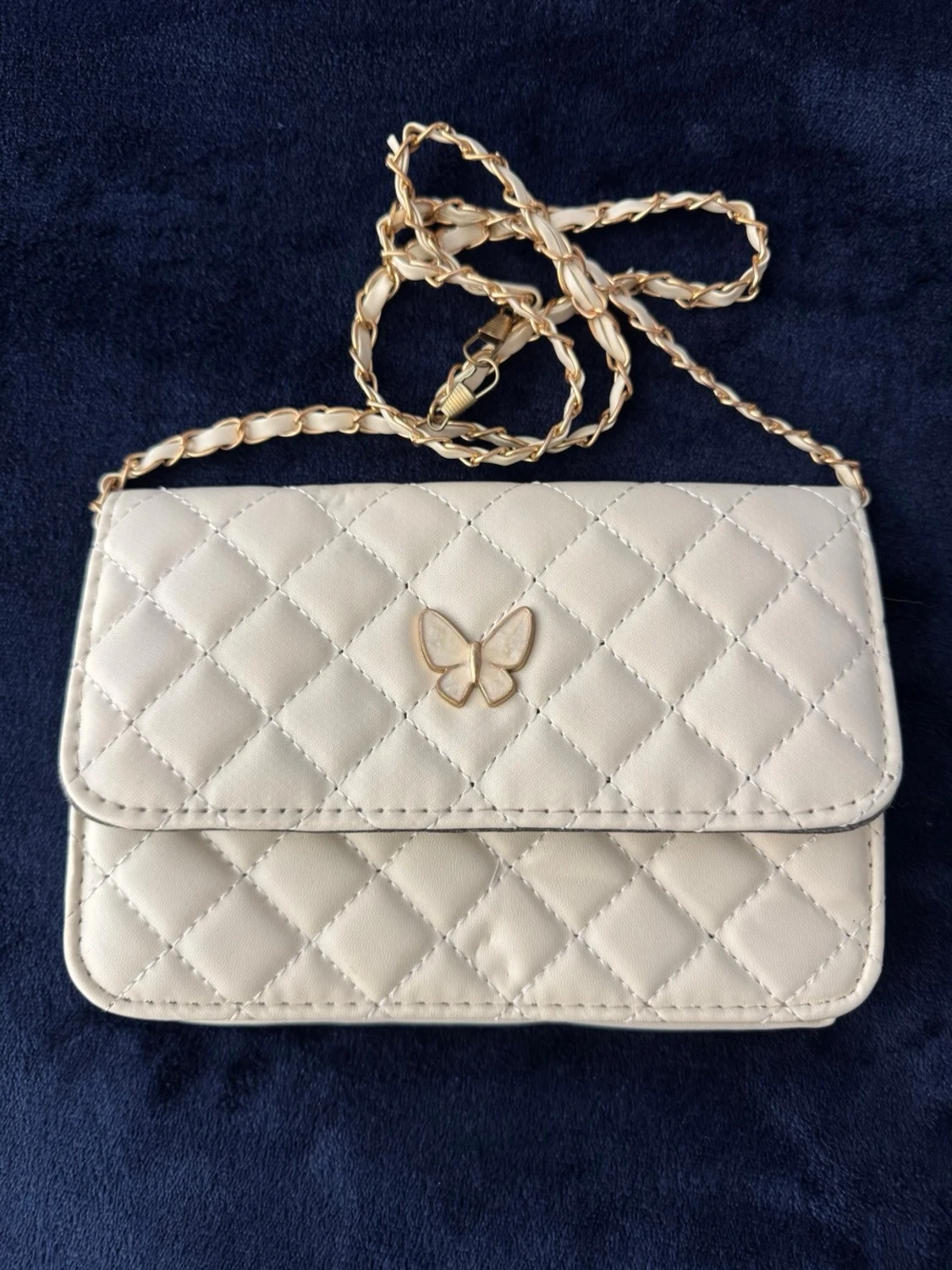 Vit väska med kedja